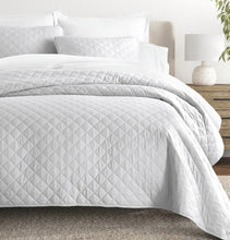 Load image into Gallery viewer, Wholesale Only Microfiber Diamond Quilts and Shams