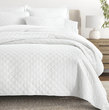 Load image into Gallery viewer, Wholesale Only Microfiber Diamond Quilts and Shams